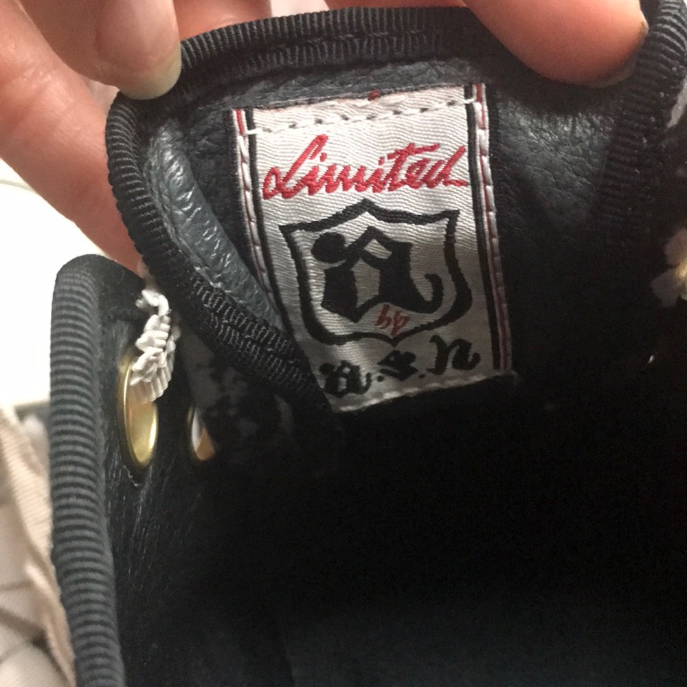 Converse Chucks - image 2